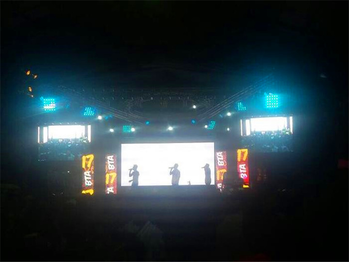 Giant Outdoor P5 Rental Video Board LED Per Avvenimenti Conert In Uganda